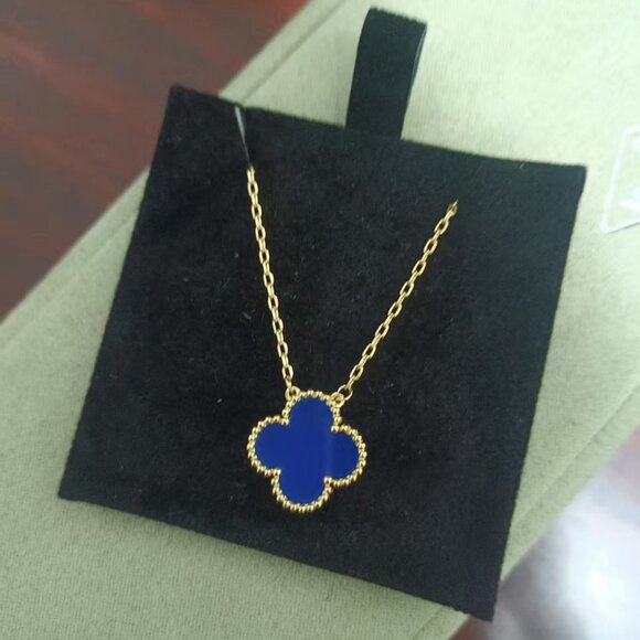 Van Cleef & Arpels Vintage Women Gold Necklaces - Picture 1 of 5
